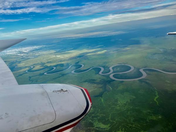 Travel_photo_plane_river